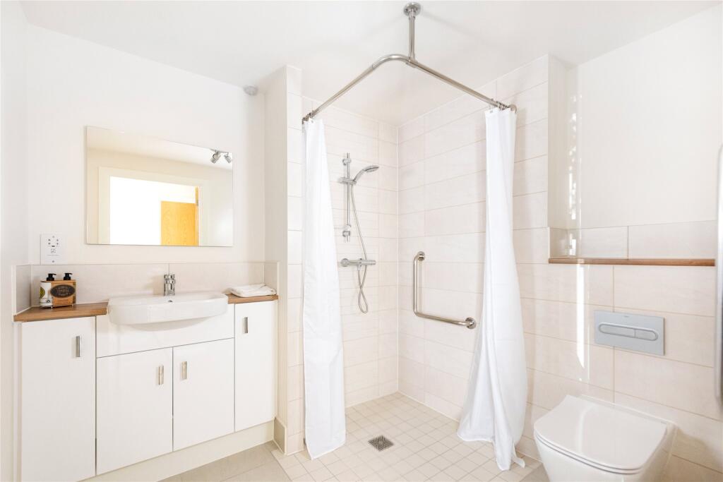 Wet/Shower Room