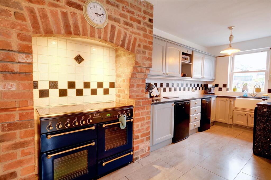 Kitchen_1.jpeg