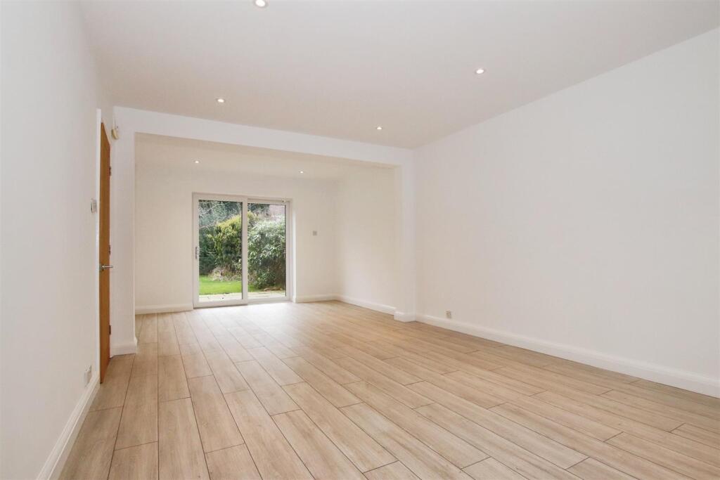 OPEN PLAN THROUGH LOUNGE/DINING ROOM