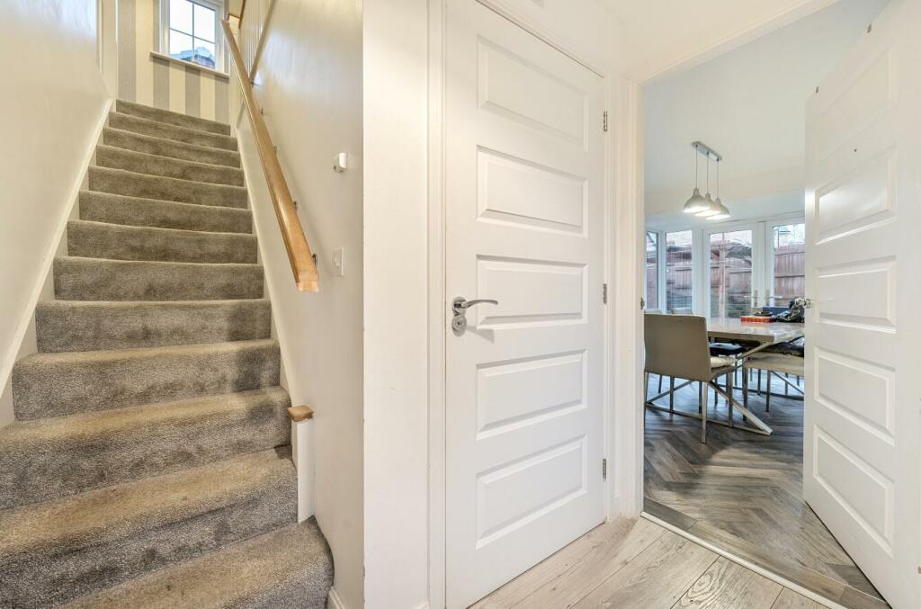 Cowley Meadow Way, Crick