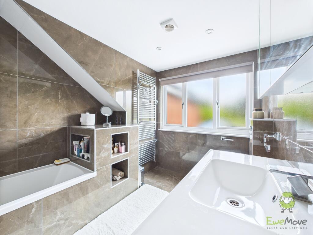 CAM01543G0-PR0142-STILL039