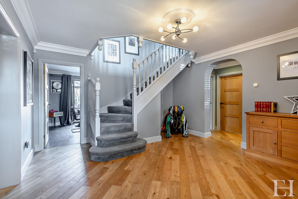 8643451-interiorW...