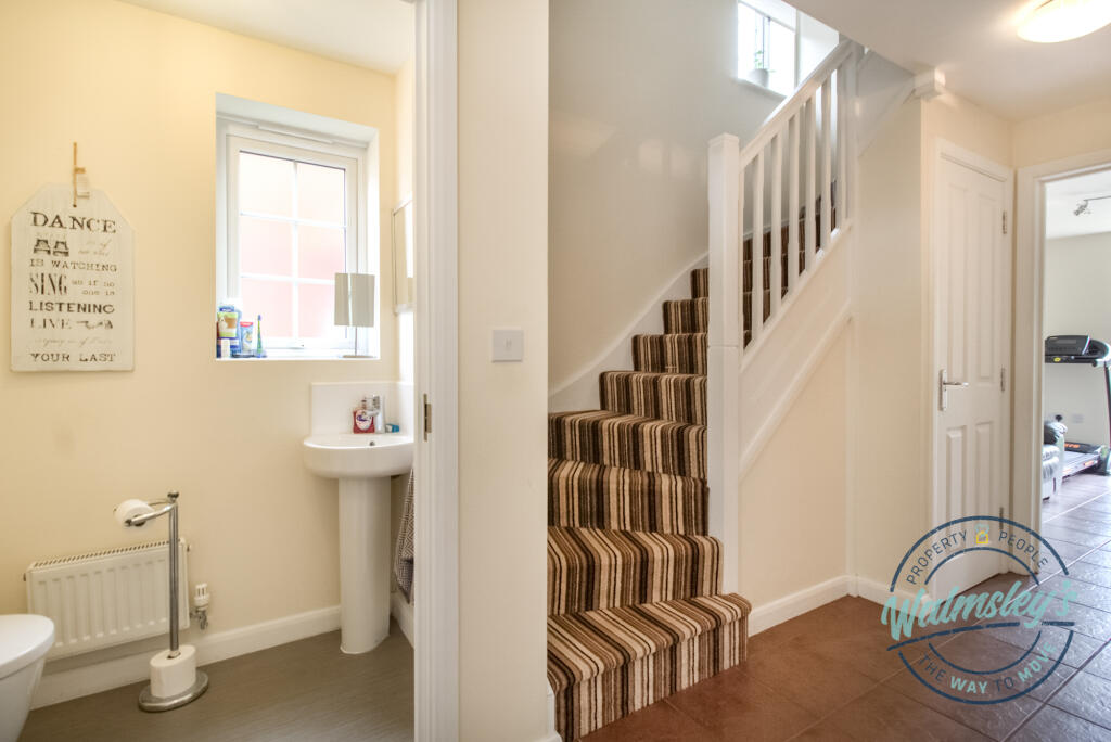 Hallway &amp; cloakroom