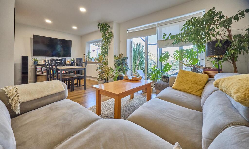 L Shaped Lounge/Dining Room to Rear