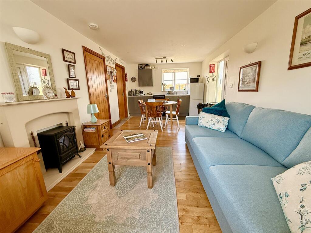 Daisy living area