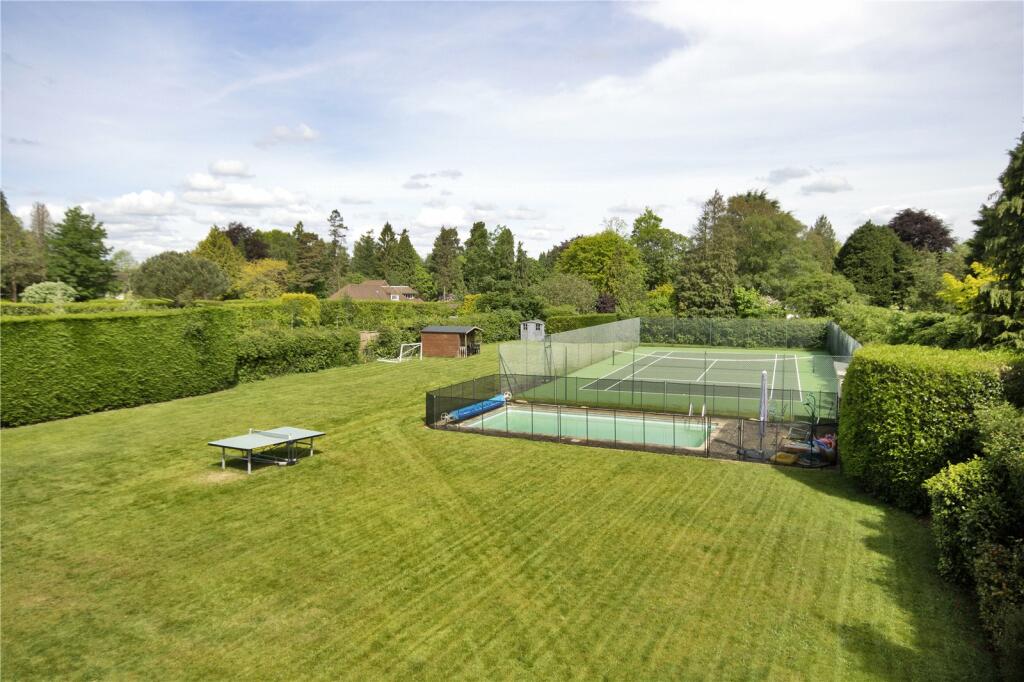 Pool &amp; Tennis Court