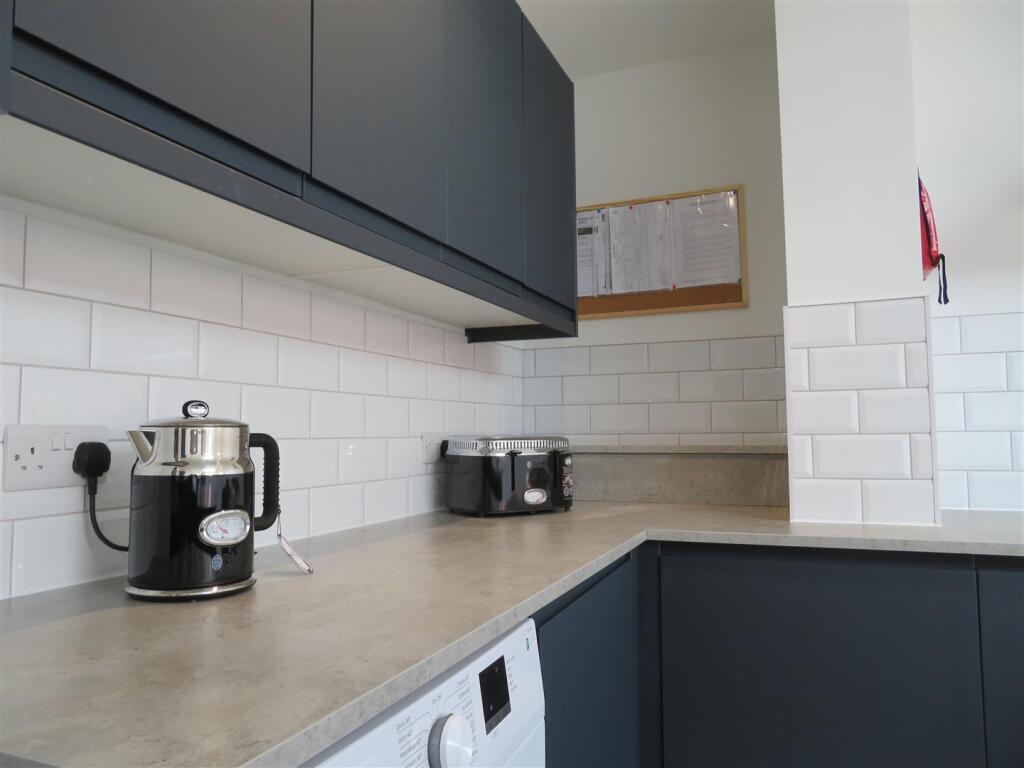 103 St Pauls Kitch3.JPG