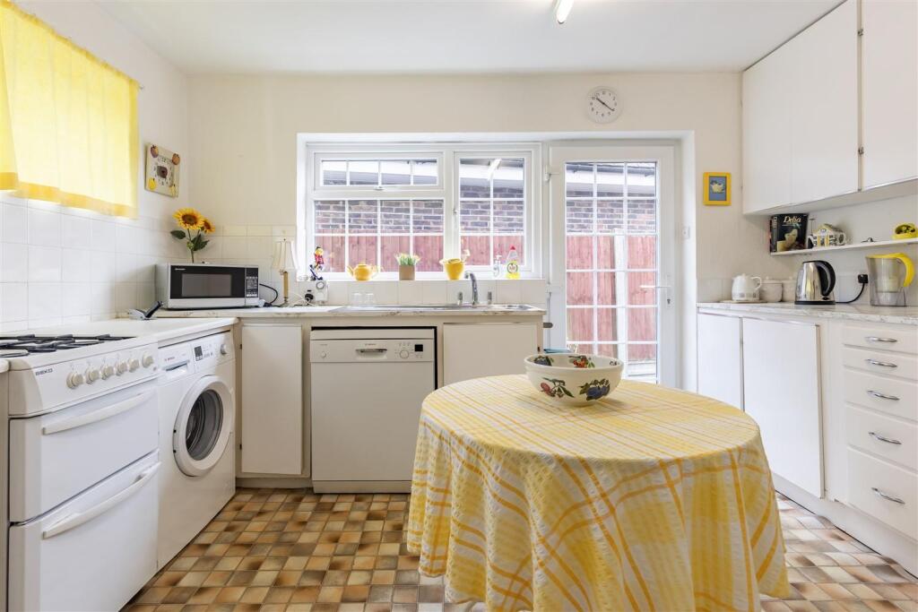 15 Ravensmere  (3).jpg