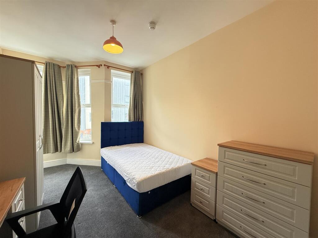 Bed 3.JPG