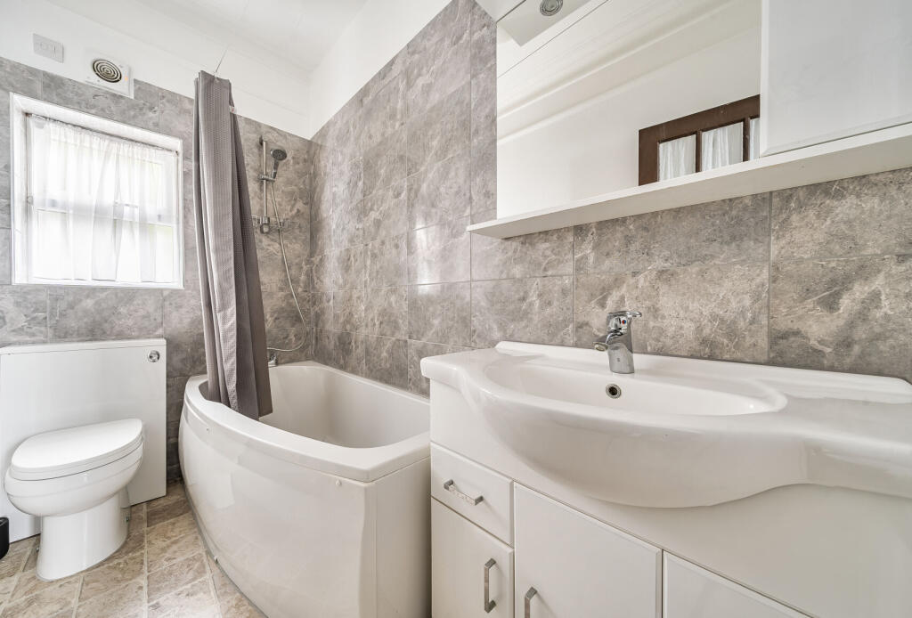 1294383-8-682cc7f...