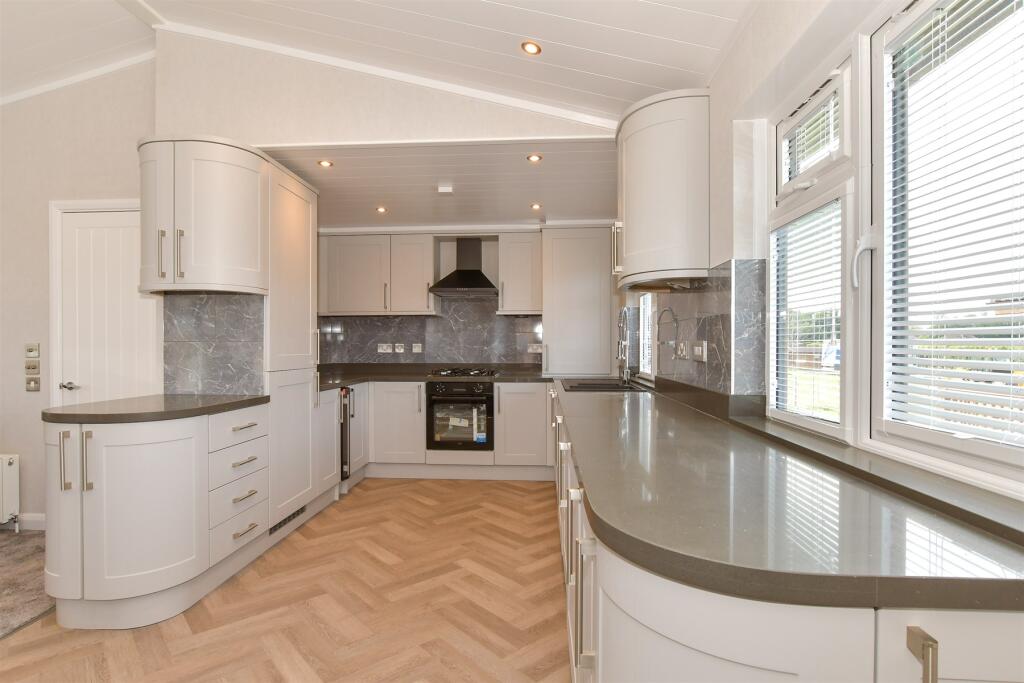 Kitchen/Lounge/ Dining Area