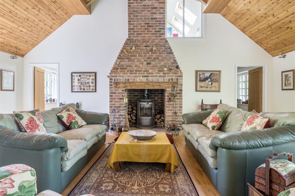 Sitting room with fireplace.jpg