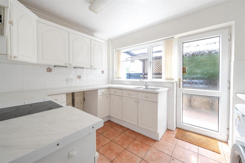 15 Simons Walk, Pattishall (12).jpg