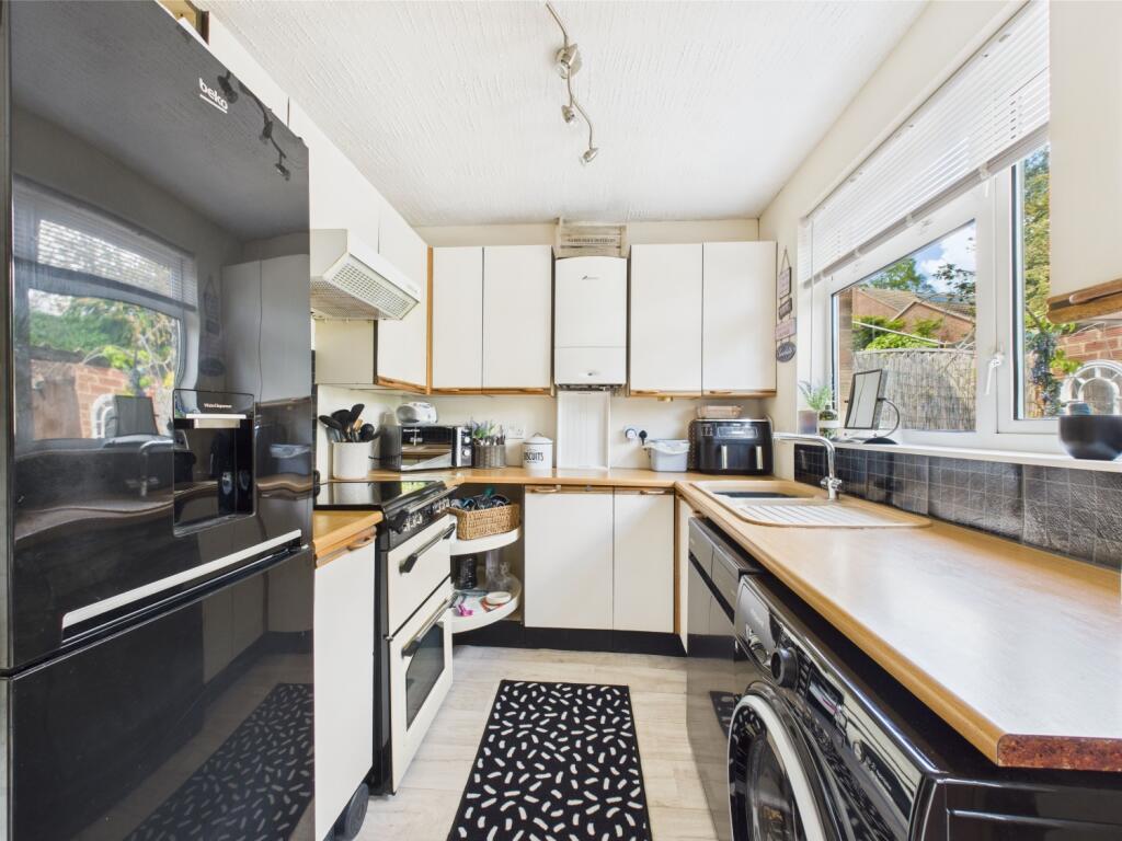 13. CAM04922G0-PR0020-STILL007