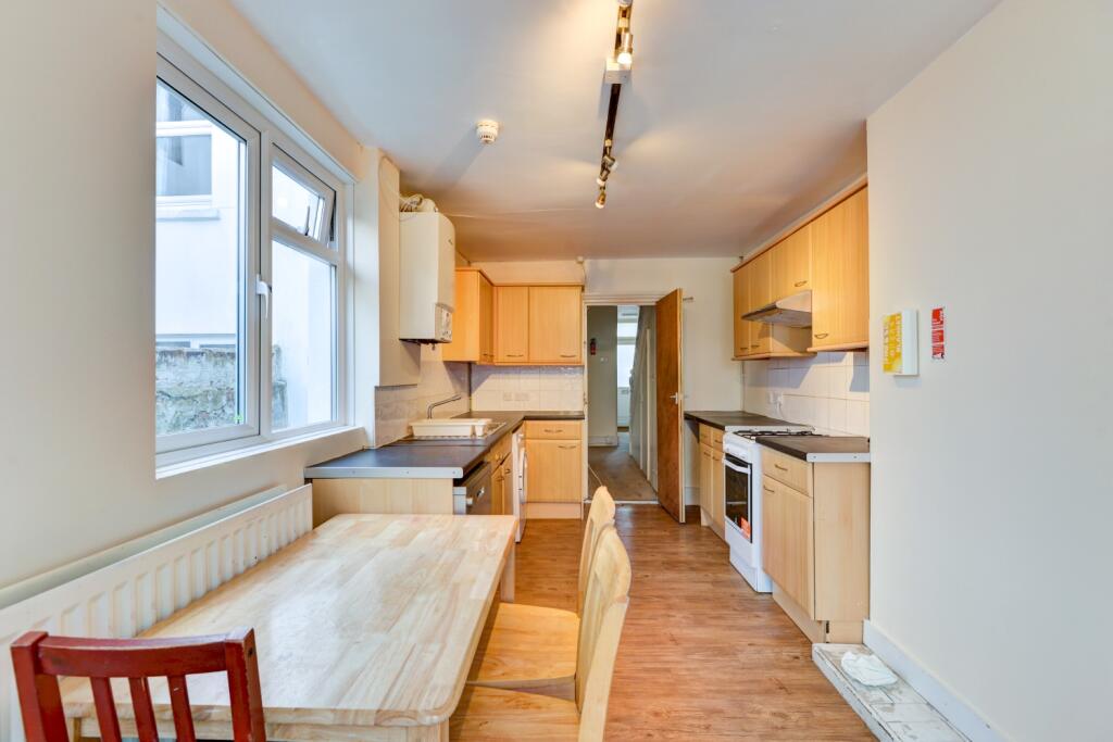 KITCHEN (2)