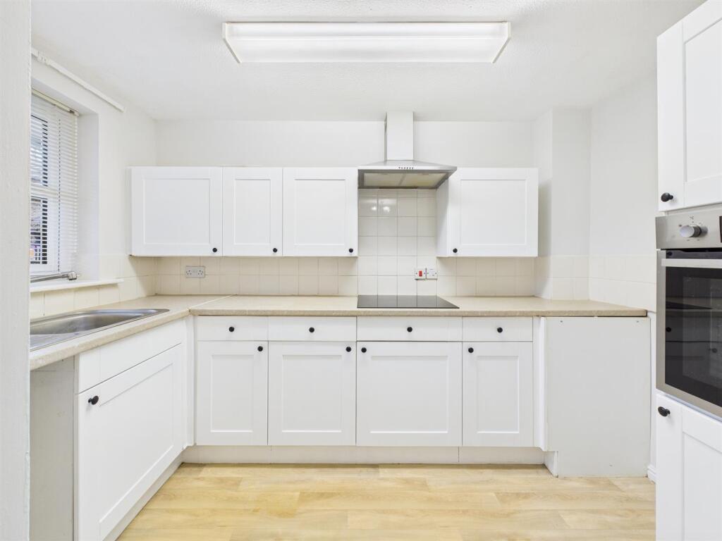 Kitchen: