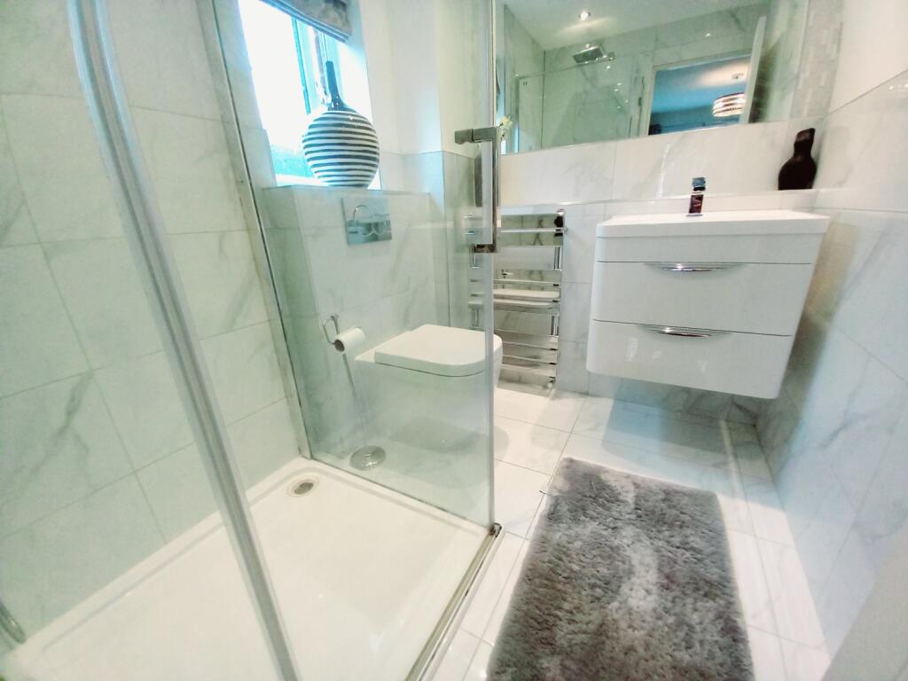 EN SUITE ONE