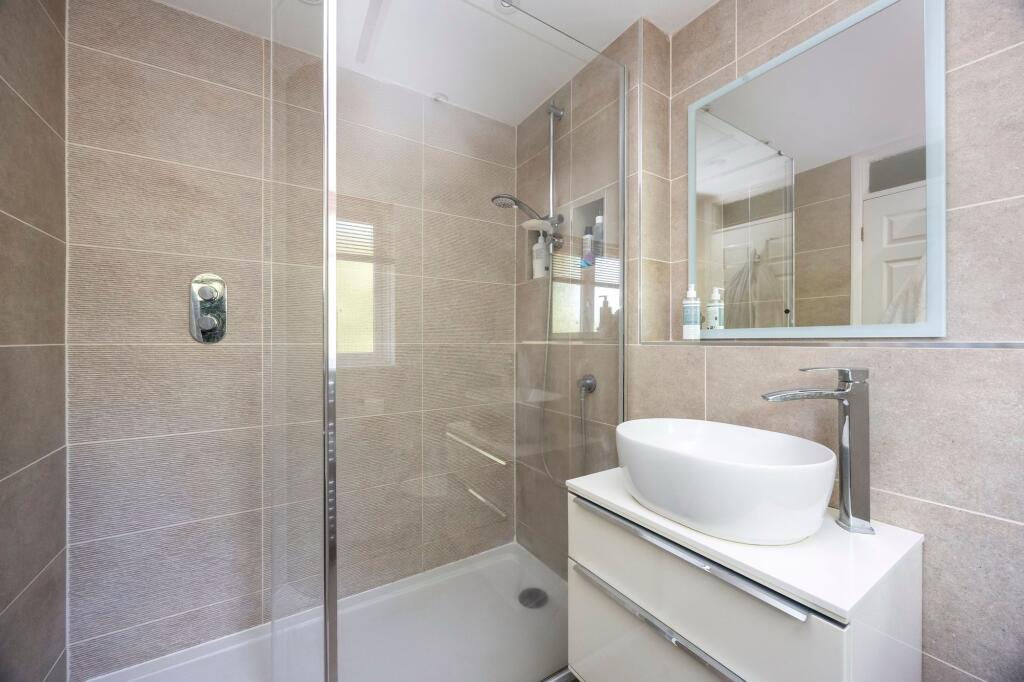 Ensuite to principle bedroom