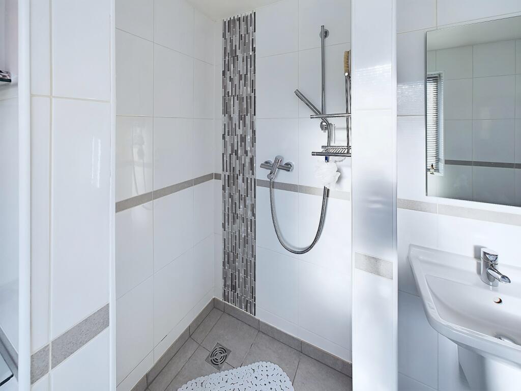 CAM04233G0-PR0009-STILL043 - Copy