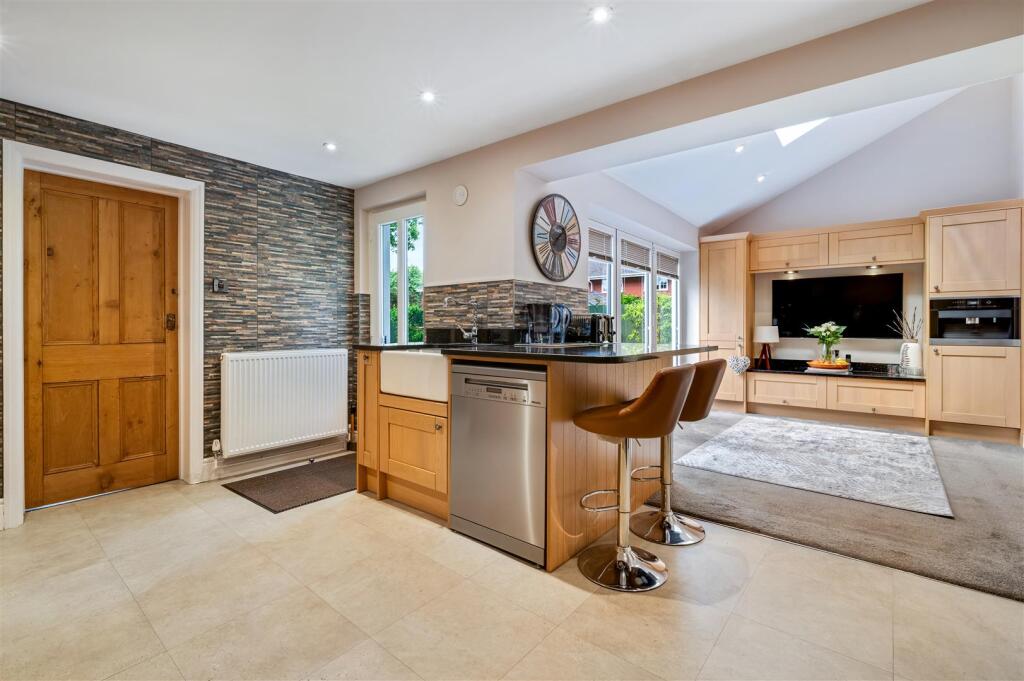 Kitchen-diner open to