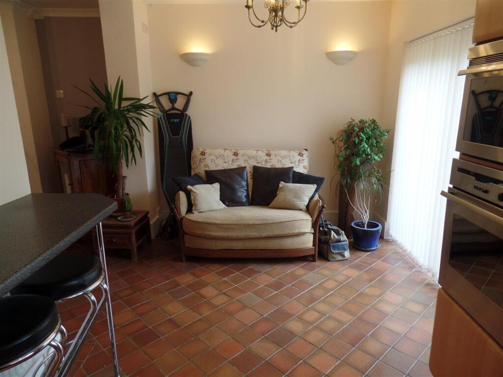 Keats Road, Poets Corner - Dining Room 2