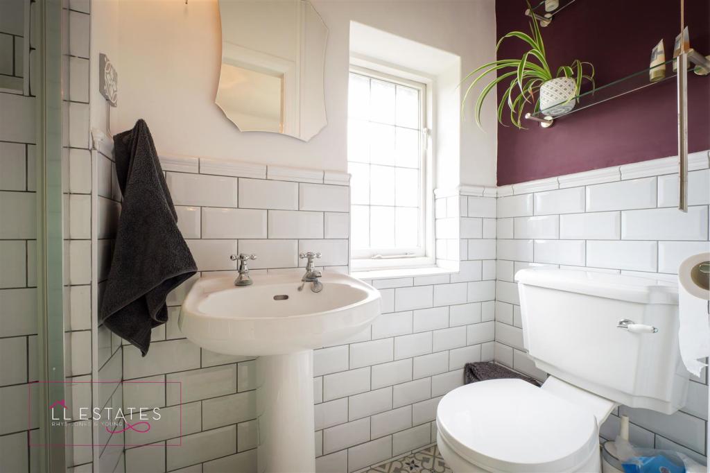 ensuite 82.jpg