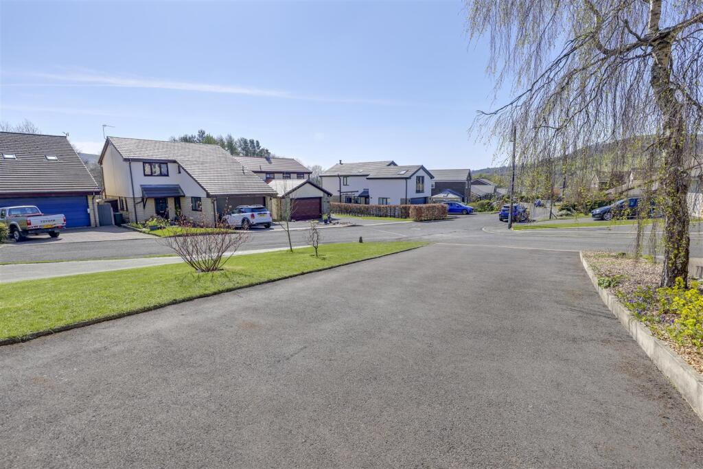 Ample Driveway Parking