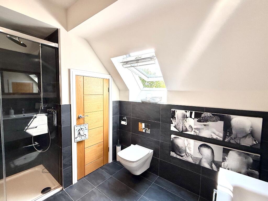 Bed 5 Shower Rm