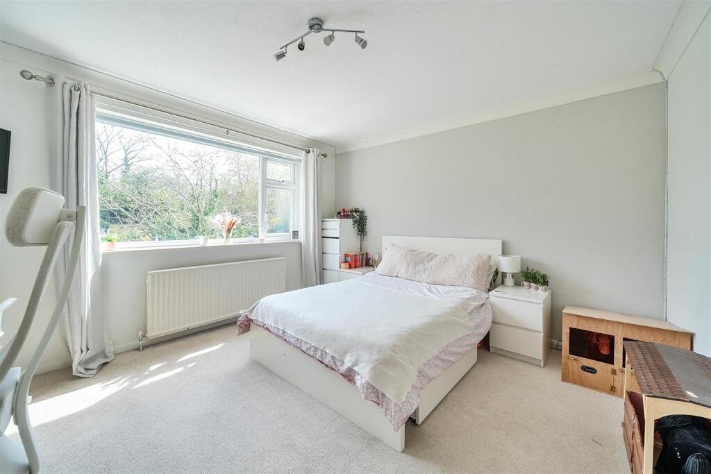 39 Hillside Avenue, Silverstone (7).jpg