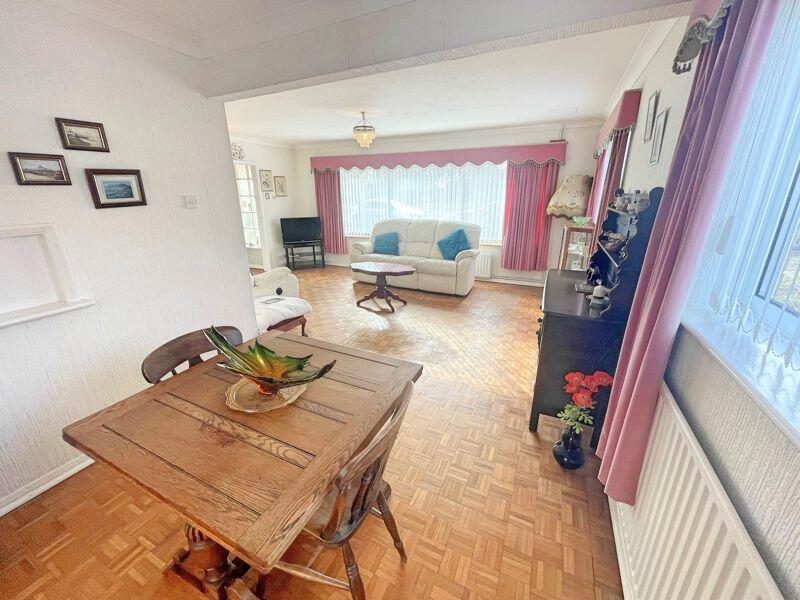 Lounge/dining room 
