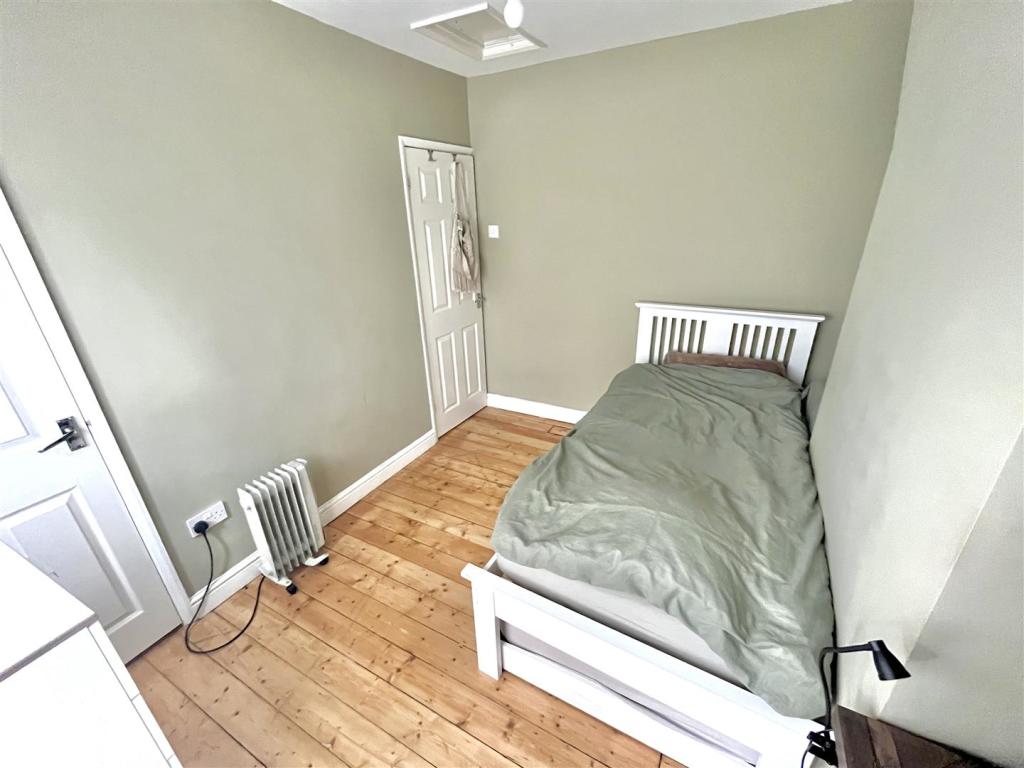 Bedroom 2 Aspect 2.jpg
