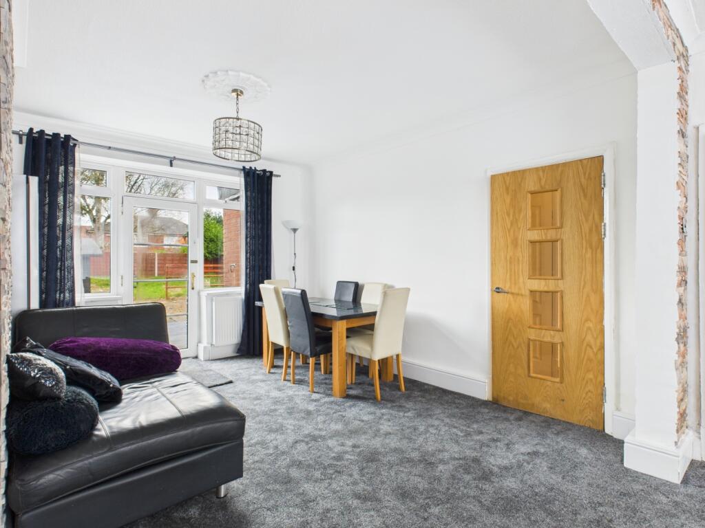 CAM03729G0-PR0172-STILL013