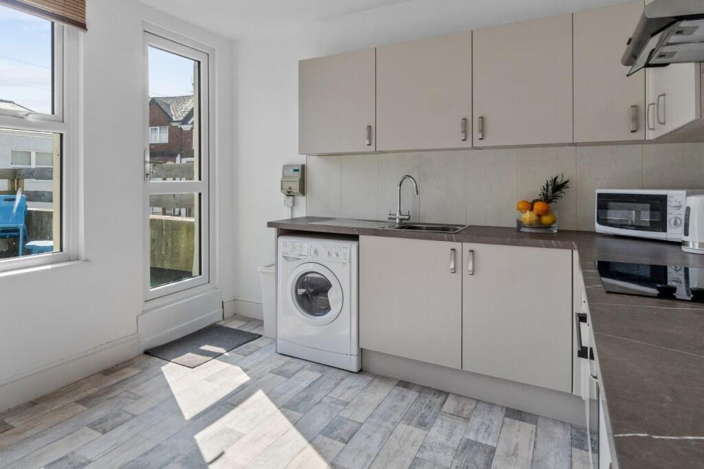 kitchen 2.jpg
