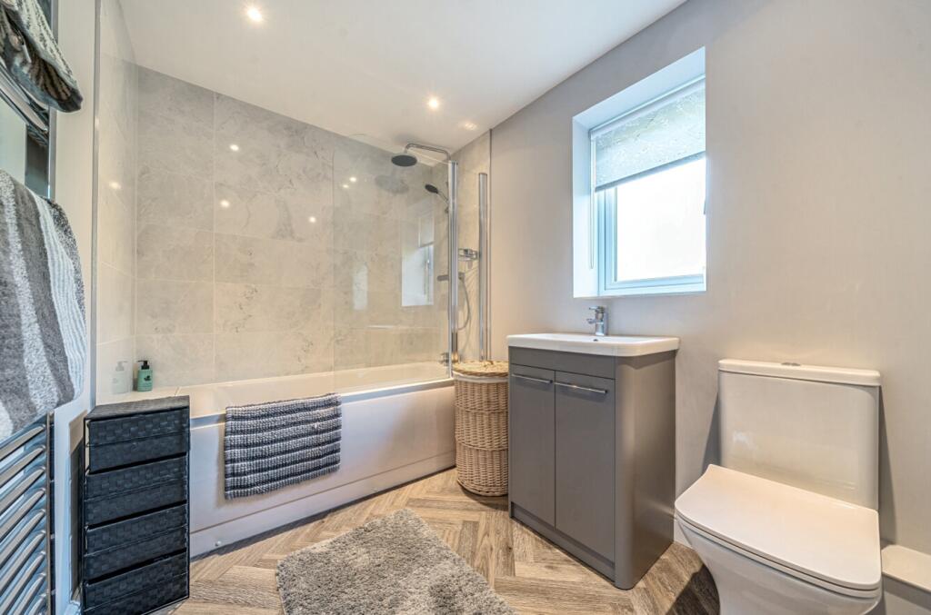 1373993-10-6908eaadd6158