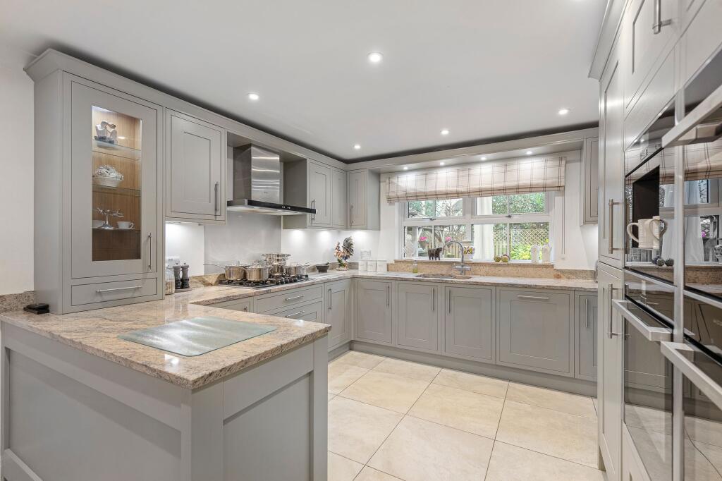 KITCHEN/BREAKFAST ROOM