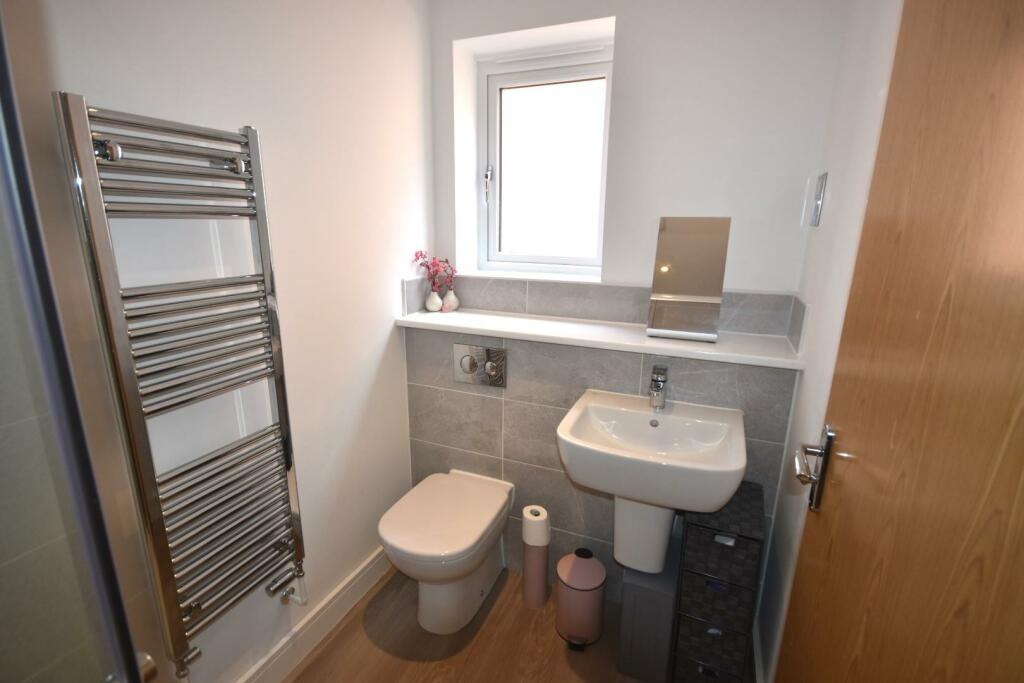 EN SUITE