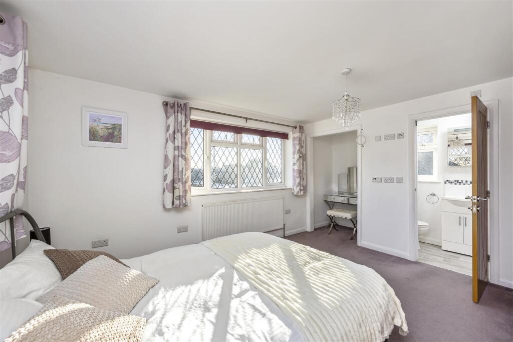 Courtlands Close 8-001.JPG