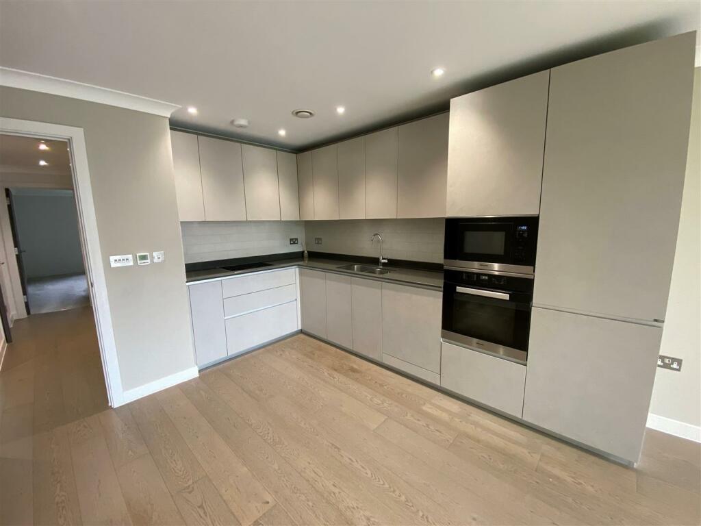kitchen 2.jpg