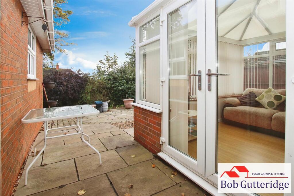 ENCLOSED REAR GARDEN