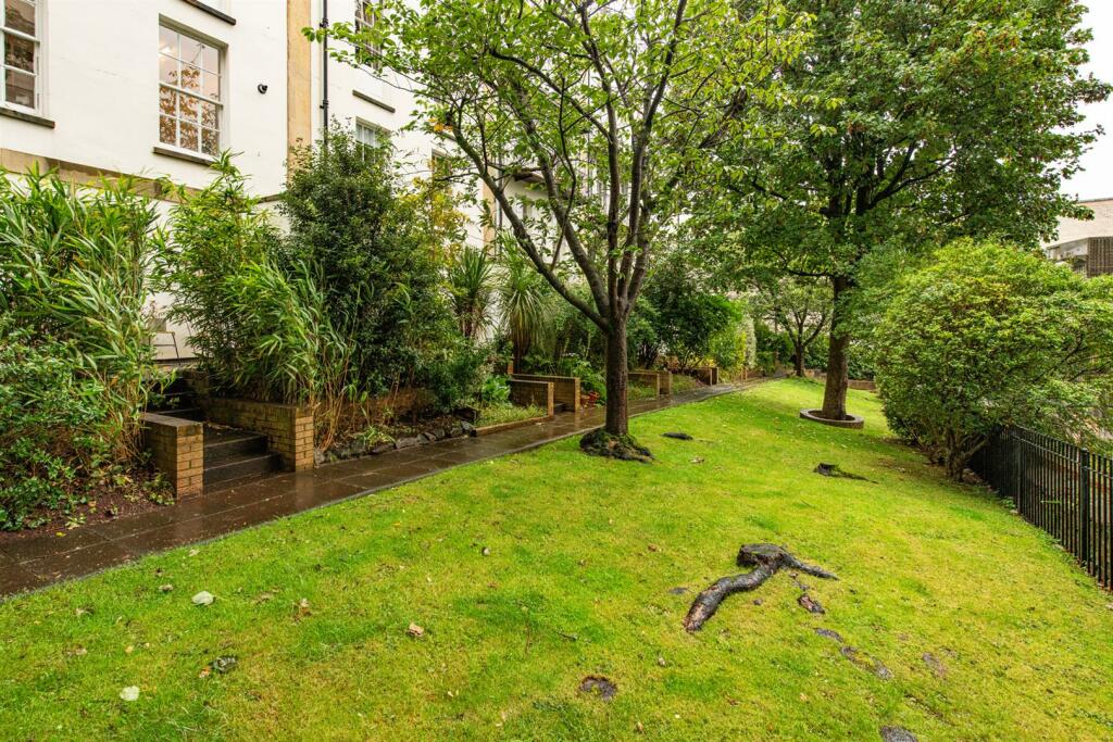 Gardens_1.jpg