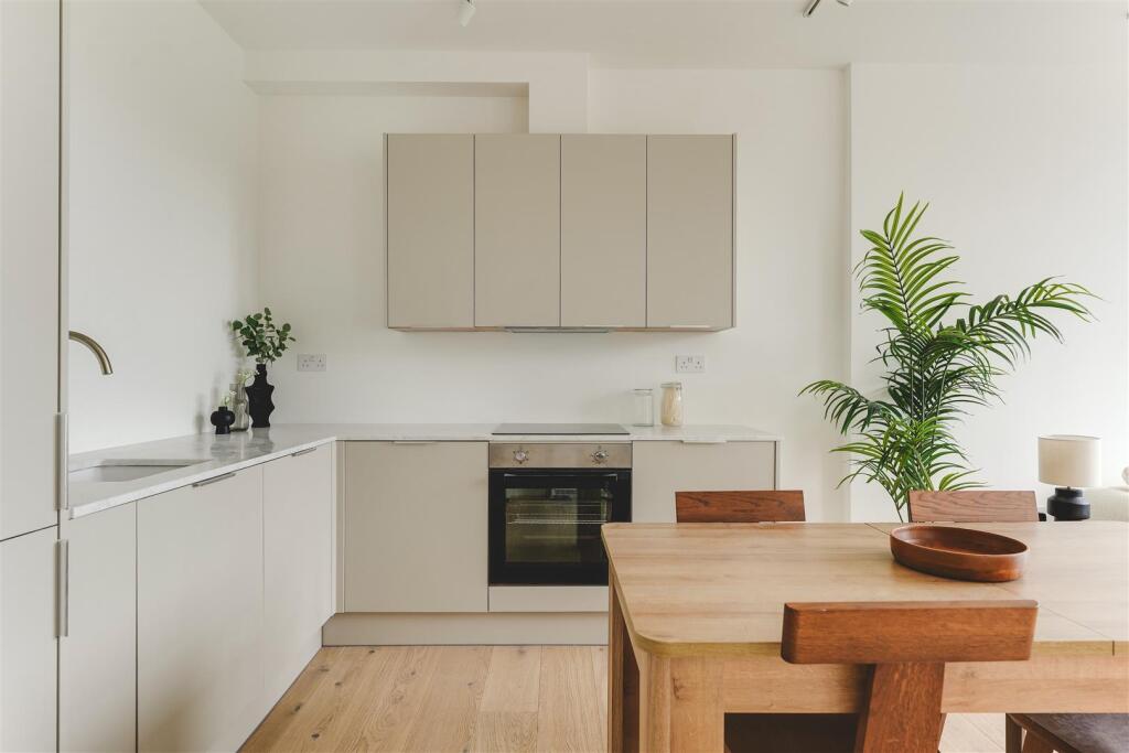 Clissold Crescent-17.jpg