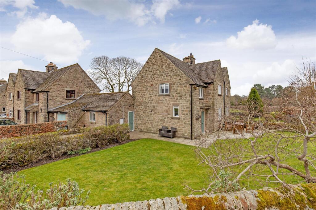 Front External-2.jpg