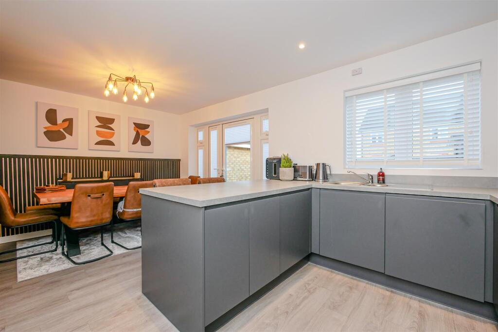 KITCHEN/DINER