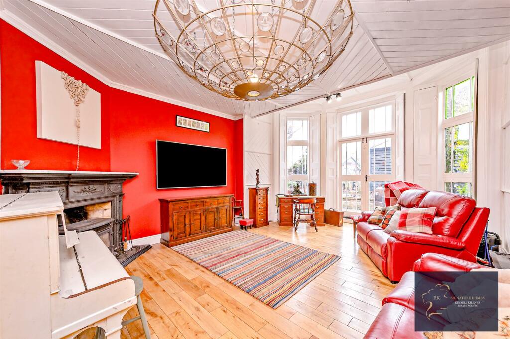 Lounge.