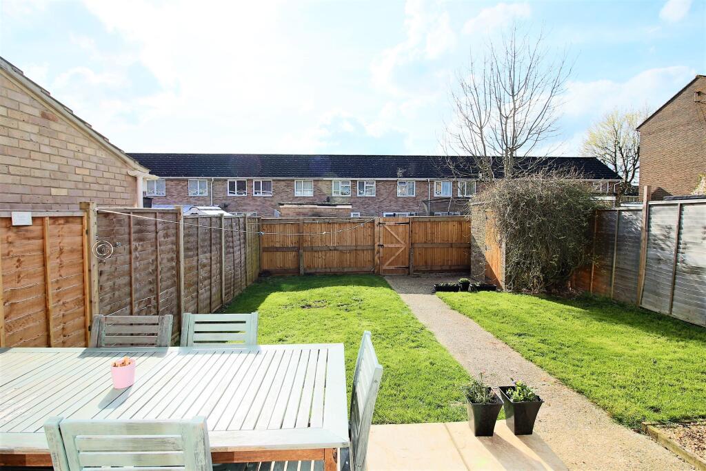 5 Sobers Square gard