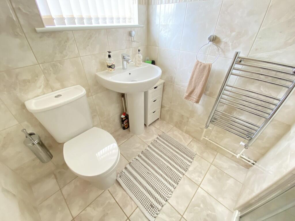 Ensuite shower ro...