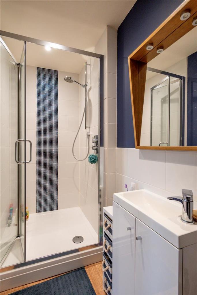 En Suite Shower Room.jpg