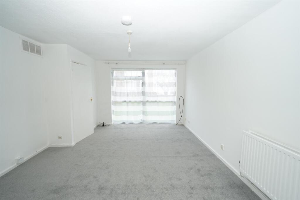 Lounge 3.jpg