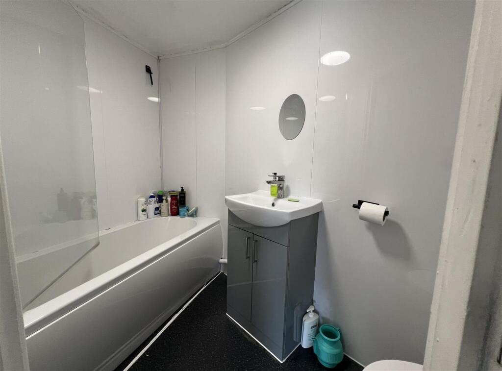 7 - Block of Flats for Auction, Easton.JPG