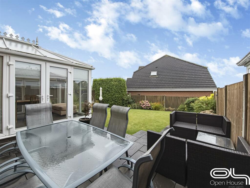 Lawns Drive (19).jpg